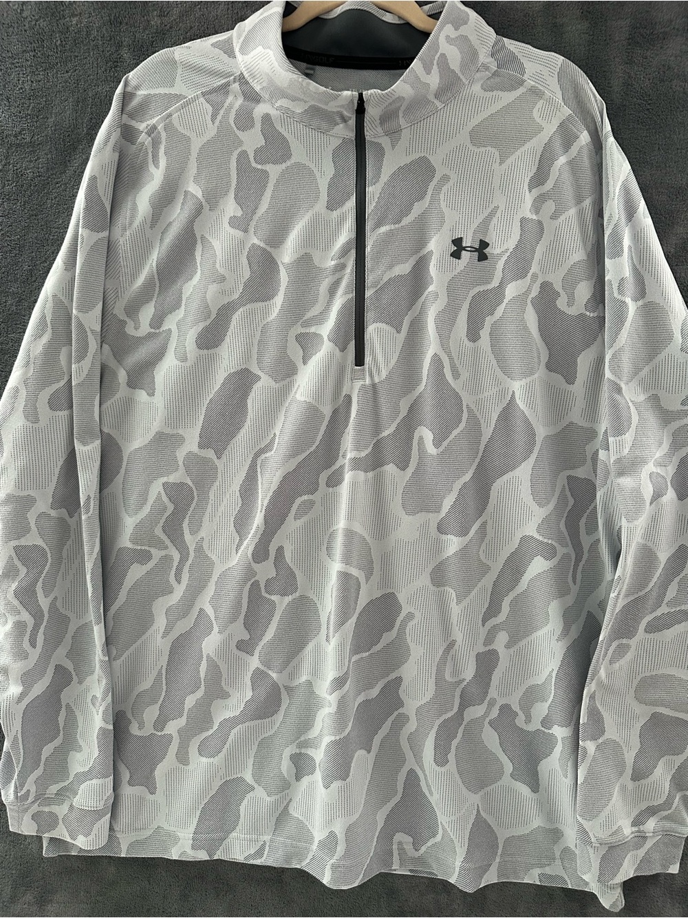 Under Armour Men's Gray & White Camo Quarter-Zip Pullover